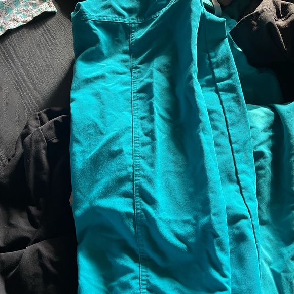 Figs Turquoise/Teal Scrub set - Picture 4 of 4